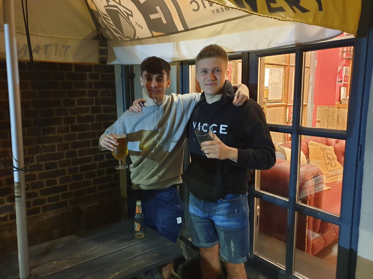 2 former rivals KyleMCX and VIND_Spacy, now allies 👀👍
@kyIemc