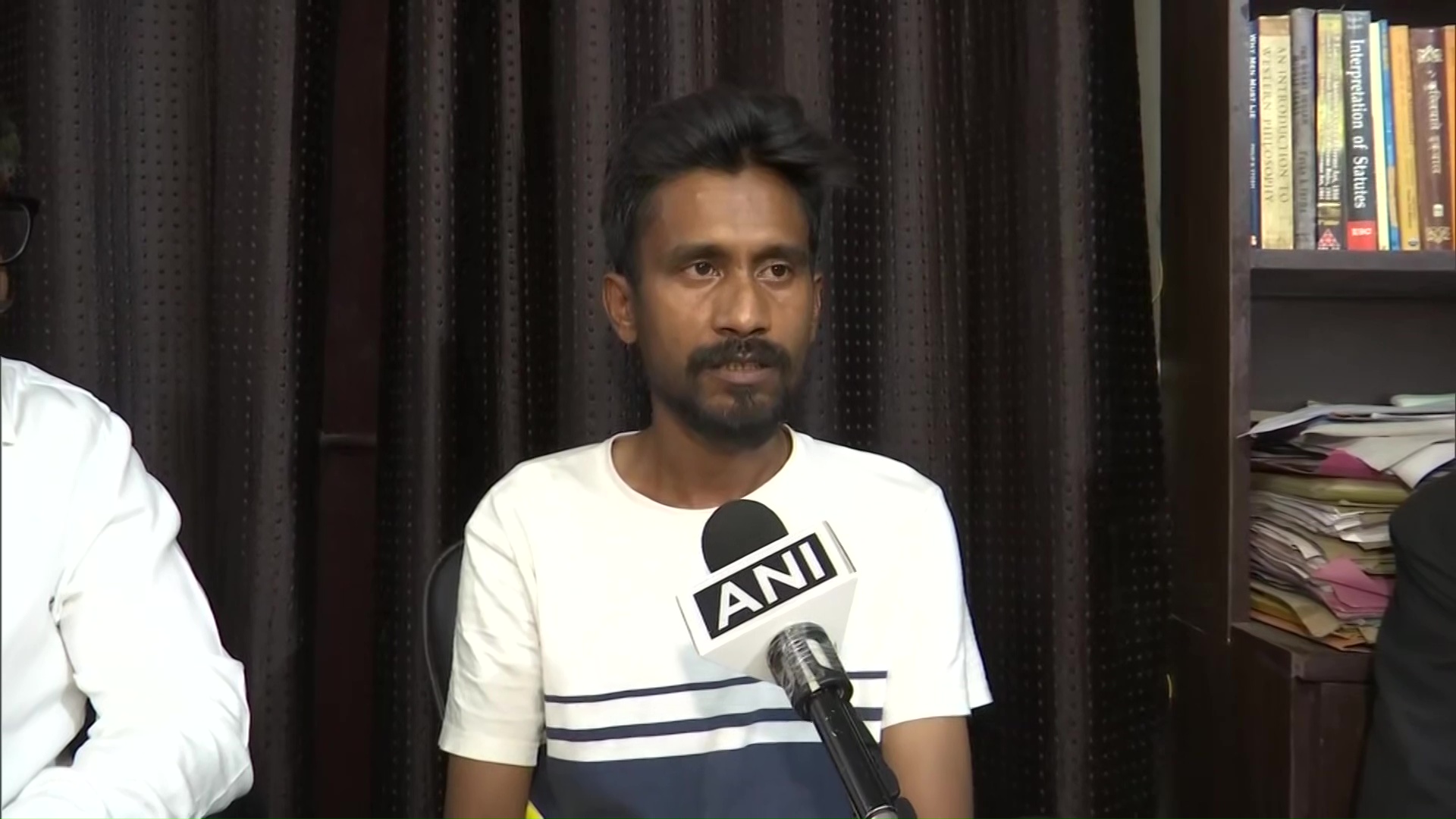 ANI UP on Twitter: &quot;We both were taken to the police station where an FIR  was registered against me but nothing was done against her. I want justice: Cab  driver Saadat Ali