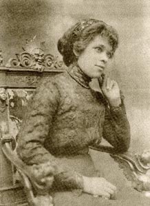 DominiqueJL15's tweet photo. A reminder that A. Philip Randolph had the space to develop his radical labor critiques because his wife Lucille was a good friend of Madam CJ Walker’s and ran a Walker salon of her own to support the two of them while he took classes and organized. https://t.co/8nHbuAUa0z