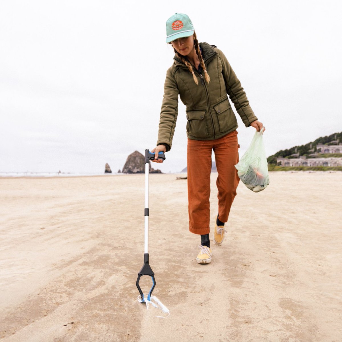 kellyslater's tweet image. 2 weeks ago during her surf down the coast in honor of ocean conservation with @SaveTheWaves - Anna Gudauskas visited Big Sur and caught some Big Wave&apos;s.

They made 15 stops along the Pacific Coast and picked up 244.5 pounds of trash. 

@KonaBrewingCo 
#konapartner