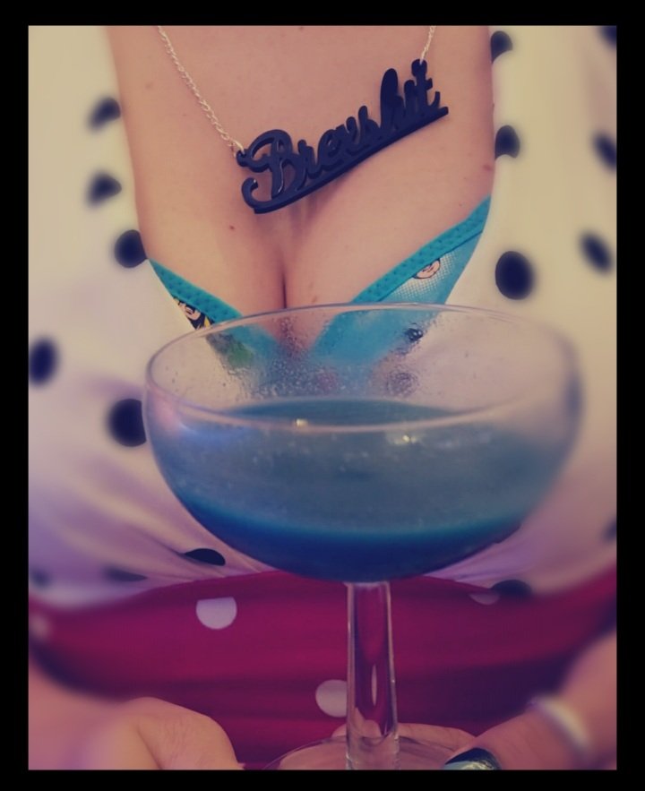 HisCockHerTail's tweet photo. Brexshit, boobs, bra and blue cocktail π
#FuckTheTories #ToppleAndBurn
https://t.co/ma9VndR9Yw https://t.co/g0MqG4DpGG