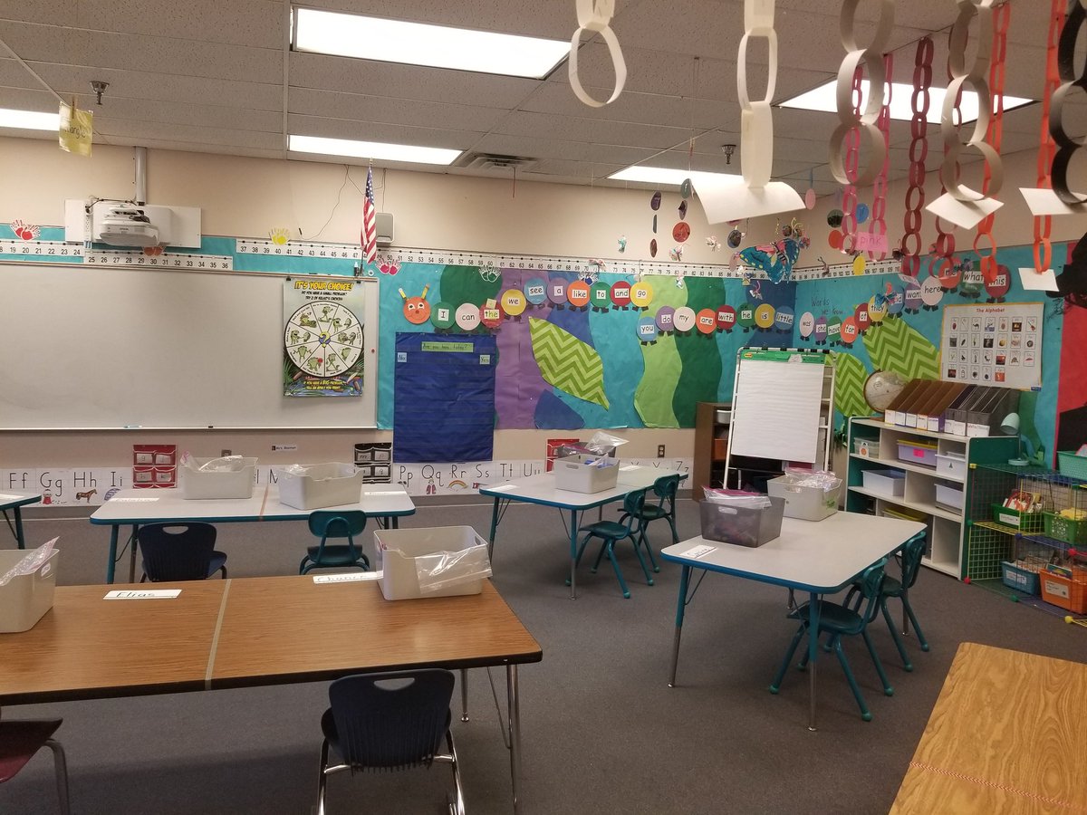 liskaybee's tweet photo. Welcome #Kindergarten and #1stGrade #Jumpstart #Students @WHSTEMAcademy ! We are ready for you! @BremertonSD https://t.co/rl7IT9mkyz