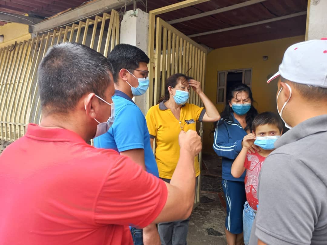 #Hoy junto al precandidato a la alcaldía del municipio Libertador Carlos León Mora, abordamos la parroquia Lasso de la Vega especificamente en la pedregosa alta, invitando a todos los vecinos a participar en las elecciones de este próximo 8 de Agosto. 
#CuidemonosDelCovid19