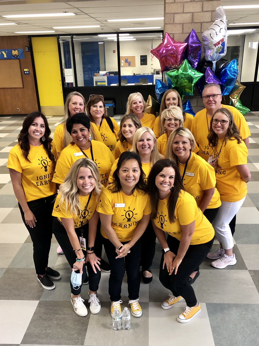 mrsmartin259's tweet image. Welcoming our new @WichitaUSD259 teachers continues to be one of the BEST parts of my job. Such an incredible class of teachers joining us — kudos to the NTI Dream Team for planning an incredible day. ⭐️ #WPSIgniteLearning #WPSproud @KWCHShane @AThompson259 @gilalvarez259