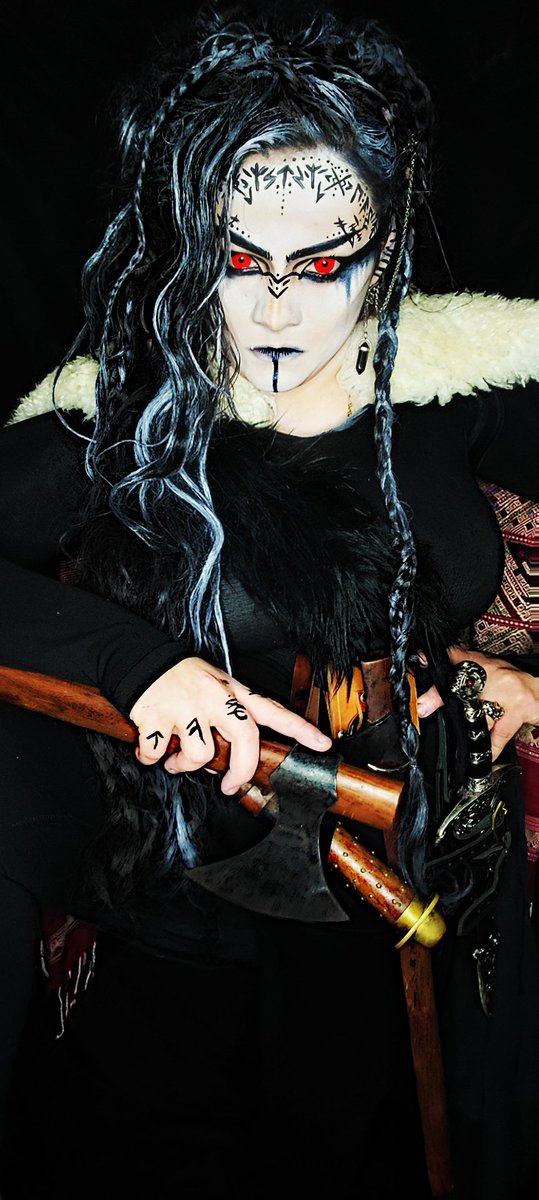 fangsofny's tweet photo. Last Thursday Lady Nisha dished out a bit of vampiric discipline to a certain newborn "dahling" who broke the Masquerade 🥀 tune in this week on https://t.co/92wWJYg7oe to watch our adventure continue! #vtm #vampirethemasquerade #fangsofny 
[Cosplay by @RobinMarieMore1 ] https://t.co/1nvWcEzPG7