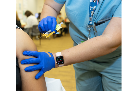 kpnorcal's tweet photo. The COVID-19 vaccine will help keep you, your family, and your community healthy and safe. Get fact-based information from medical experts that proves COVID-19 vaccines are safe and effective at https://t.co/EgwFd0yD7U. https://t.co/DsrakQfHqm