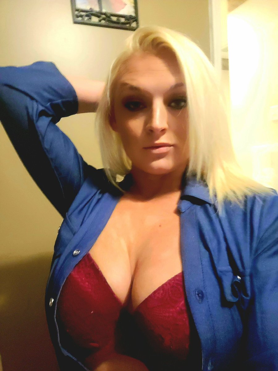 vickvick23's tweet photo. Come see an talk to me on my onlyfans page at https://t.co/ct0BYRFQRr https://t.co/AzDvwRV7jr