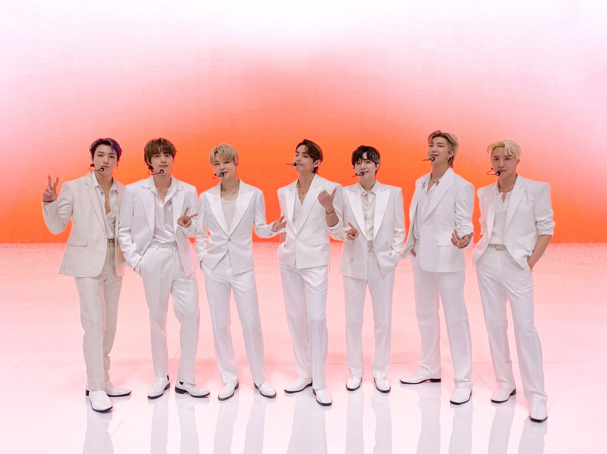 danielablack07's tweet photo. 📍 #Butter9thNo1OnHot100

🎉Billboard Hot100 #1 &amp; #9🎉 

¡Estamos haciendo historia juntos, #BTSARMY! HOT 100 rebosante de música @BTS_twt durante 10 semanas seguidas💜 #BTS_Butter #PermissiontoDance #Got_ARMY_Behind_Us 

BTS WORLD DOMINATION 🌎
BTS PAVED THE WAY 👑 https://t.co/LUhdhETC1O