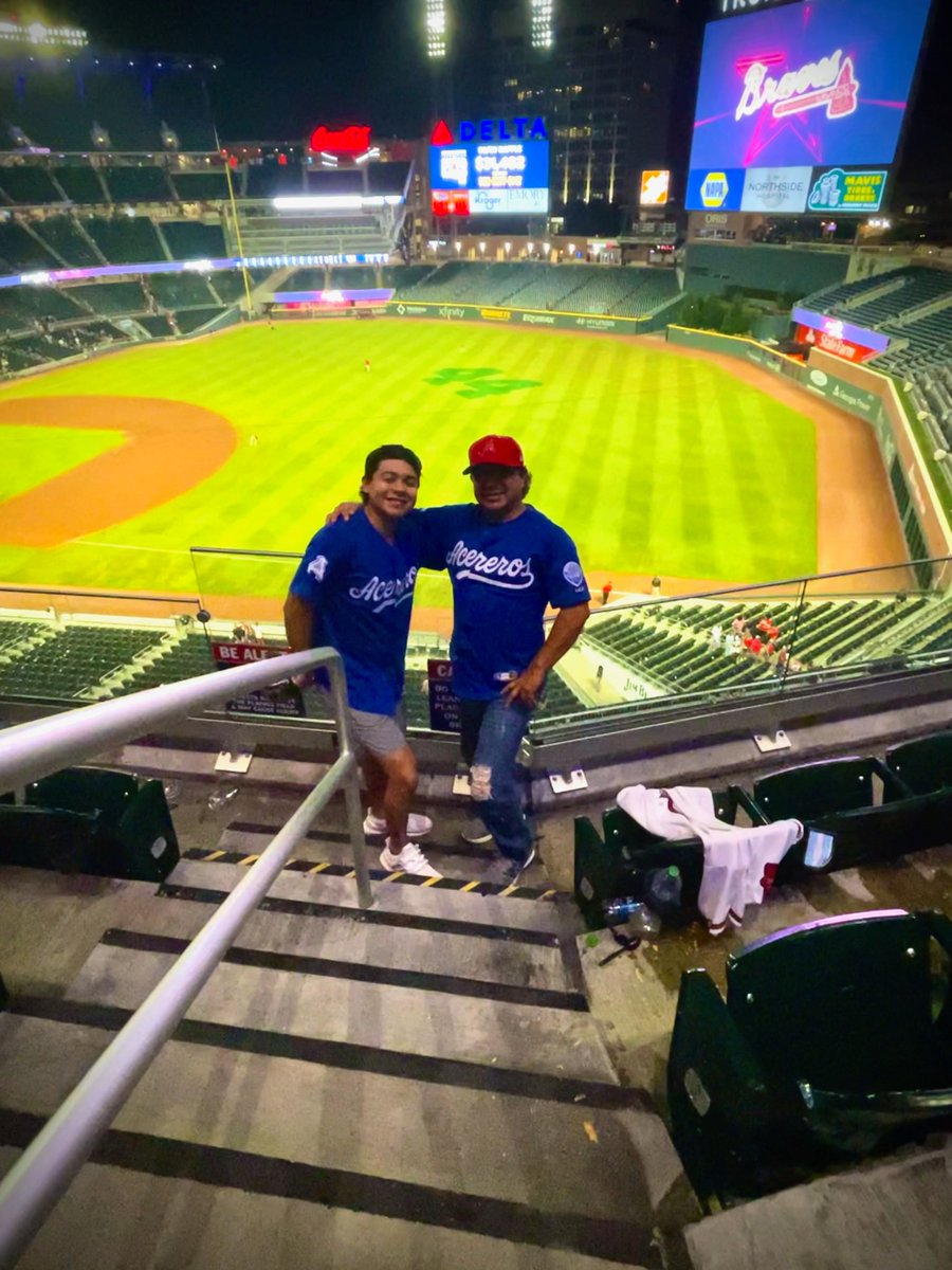 AcererosOficial's tweet image. #AcererosXelMundo 🌎

Gabriel Sánchez nos envía esta postal acompañado de su padre Roberto Sánchez, desde el Truist Park🏟 casa de los Bravos de Atlanta😀

Envía tus postales a contacto@acereros.com.mx
#DefendTheNorth ⚔👑
