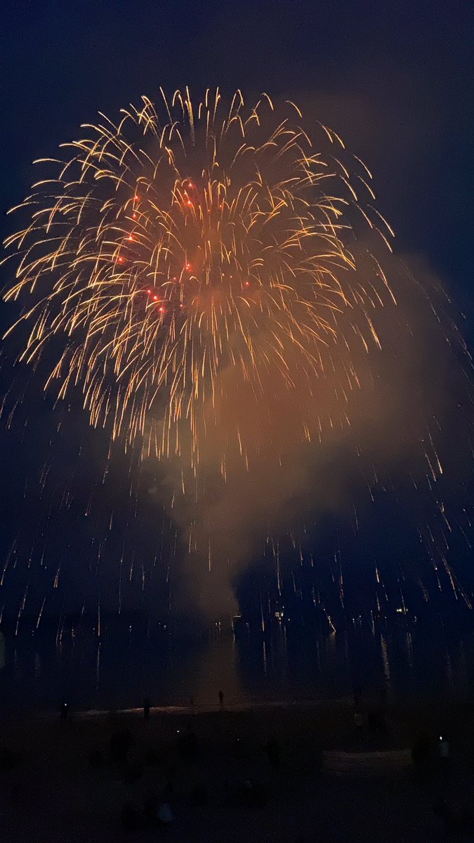 ICYMI:  @Weymouth_Beach Amazing firework display from <a href="/Sirotechnics/">Sirotechnics Fwks</a> 🎆 hope everyone down at Weymouth Beach had a lovely night watching the display!😁 htt... ow.ly/rAmS102RVTV