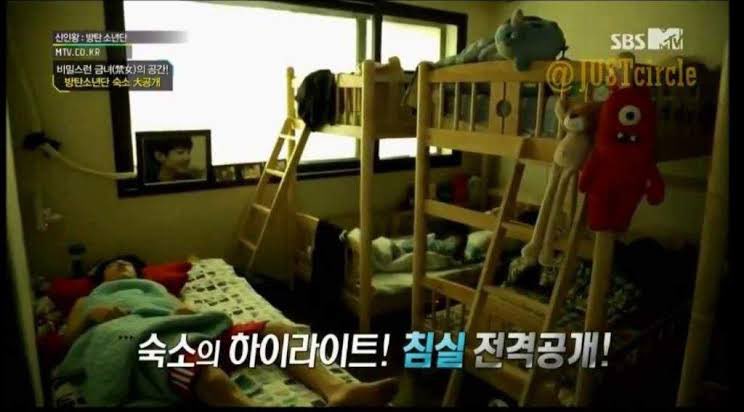 nuna_vmin's tweet photo. หอแรกของบังทัน เด็กๆอยู่กัน 7 คน ในห้องแคบๆ กว่าจะมาถึงวันนี้ผ่านความยากลำบากมาเยอะเลย ภูมิใจในบังทันจัง พวกนายเก่งมากๆเลยนะ พี่จะรักและสนับสนุนบังทันตลอดไปเลย I vote @BTS_twt for #MTVHottest BTS https://t.co/8JjpWWfc9H