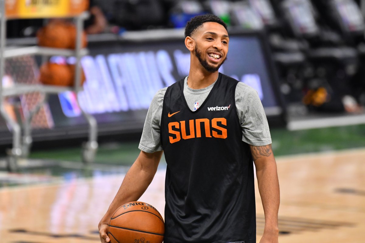 BleacherReport's tweet photo. Cam Payne has agreed to re-sign with the Suns on a three-year, $19M deal, per @ChrisBHaynes https://t.co/6KO1yYRQks