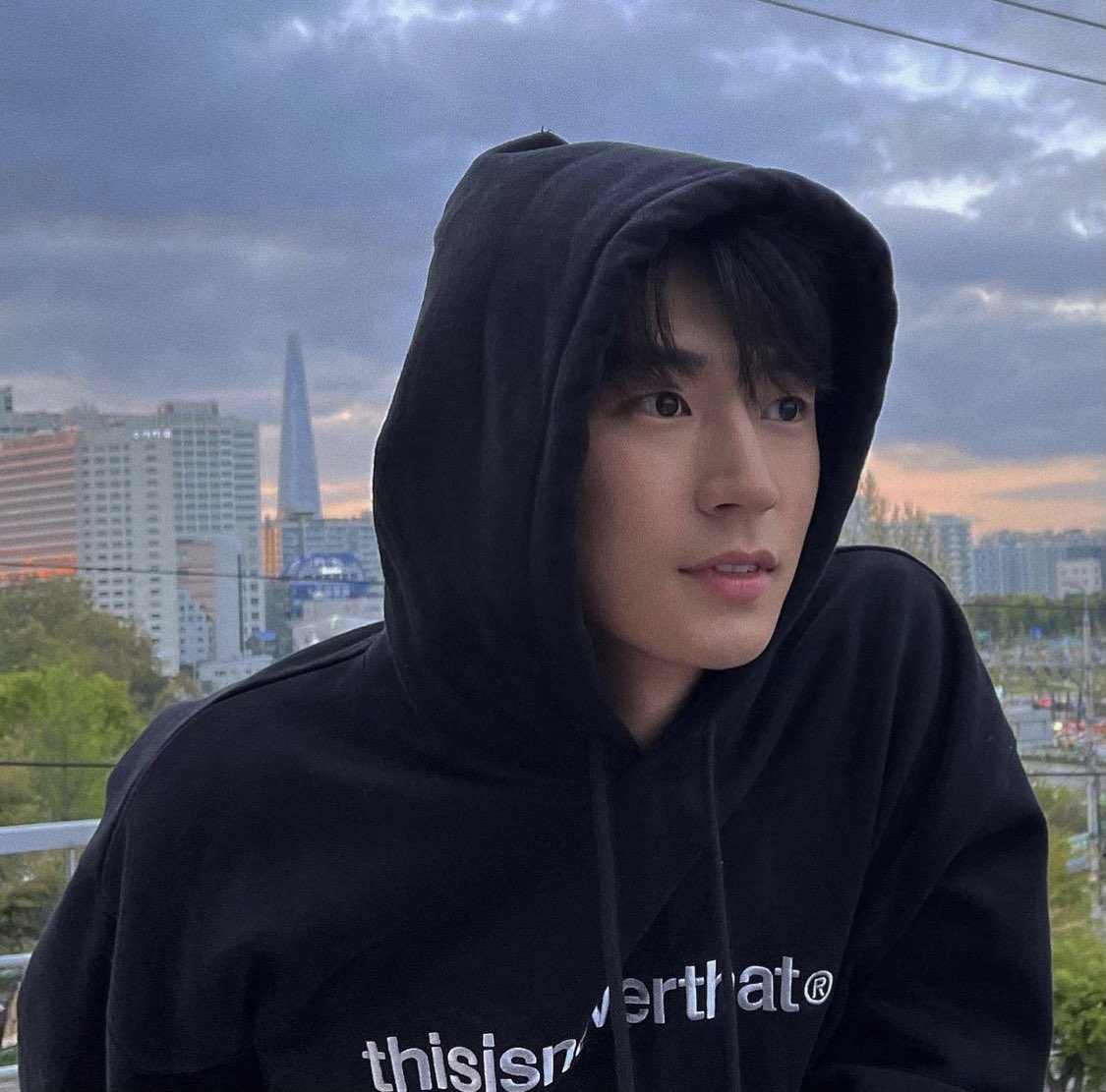 jess_c_buch's tweet photo. Guess who remembered~ 🤪 #tinkerbellselcaday #KNK #skyforseoham #크나크 @KNKOfficial220 https://t.co/oBCK5VXXJh
