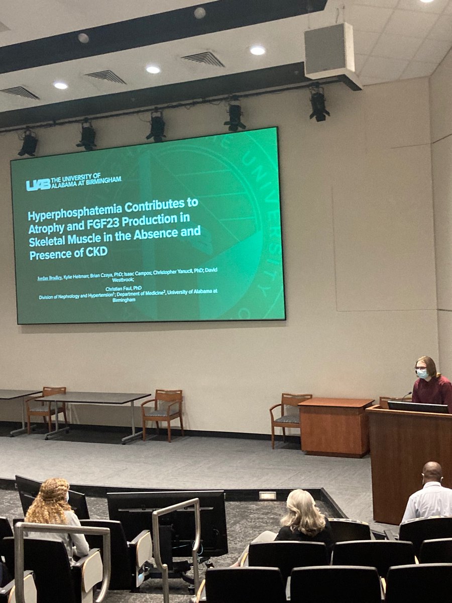 My undergraduate summer student (who is only a junior @UEvansville !!) confidently presented the research we did to a live audience like a seasoned professional. I’m looking forward to seeing him succeed in med school in a few years 🤩 @KidneyTrain_UAB @thekure_uab