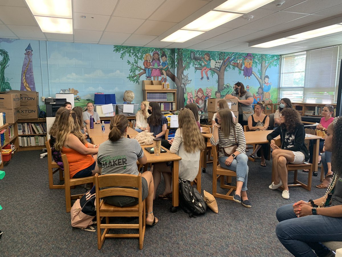 So much fun welcoming our new staff to Guilford today!  We are so excited to have them as part of our gator family!!! <a href="/GuilfordEle/">Guilford Elementary School</a> <a href="/LJSprowls/">Lauren Sprowls</a> <a href="/RhondaLopez18/">Rhonda Lopez</a>