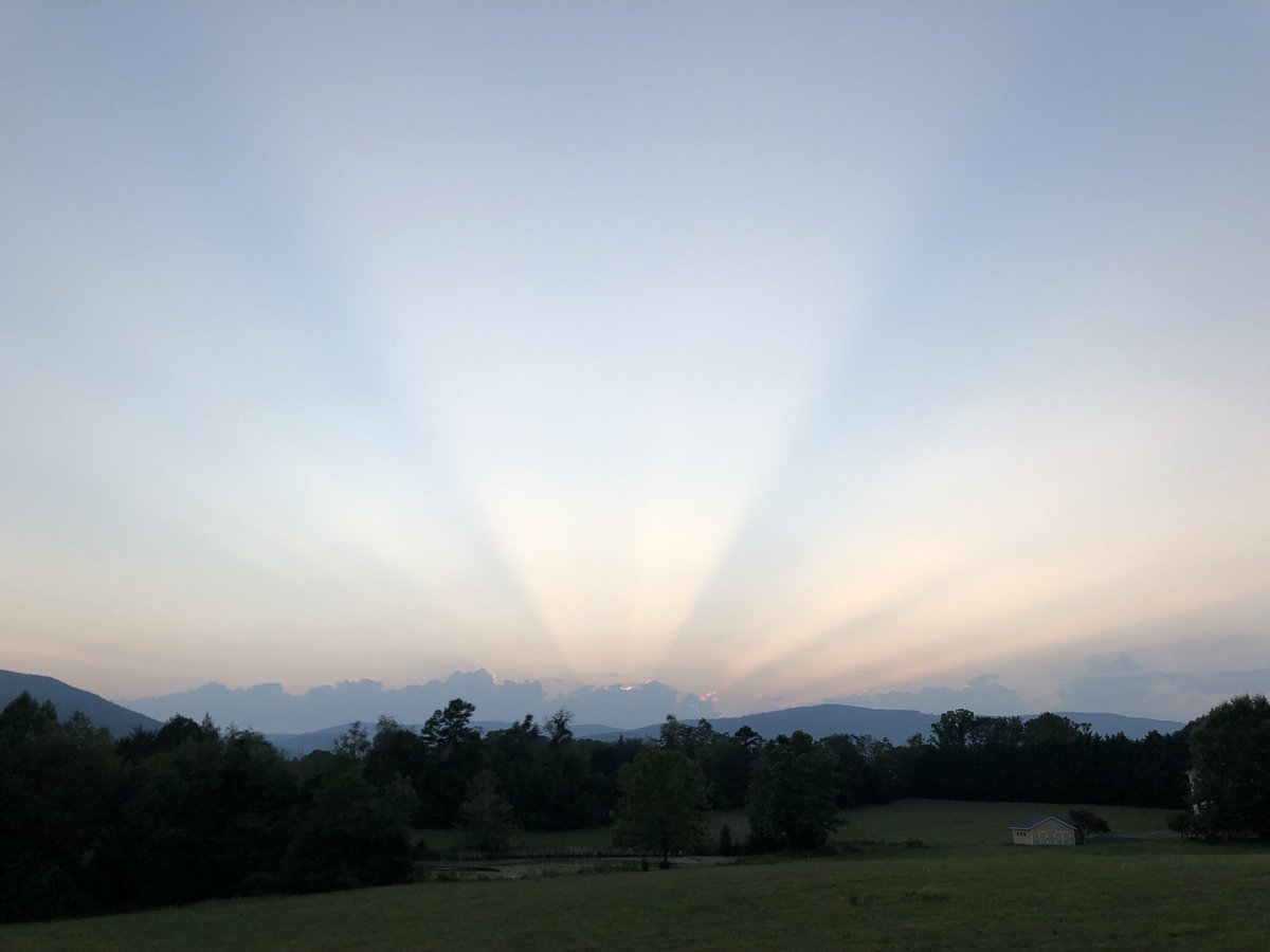 davidtouve's tweet photo. Rock and Roll sunset. https://t.co/shnqLaTCi7