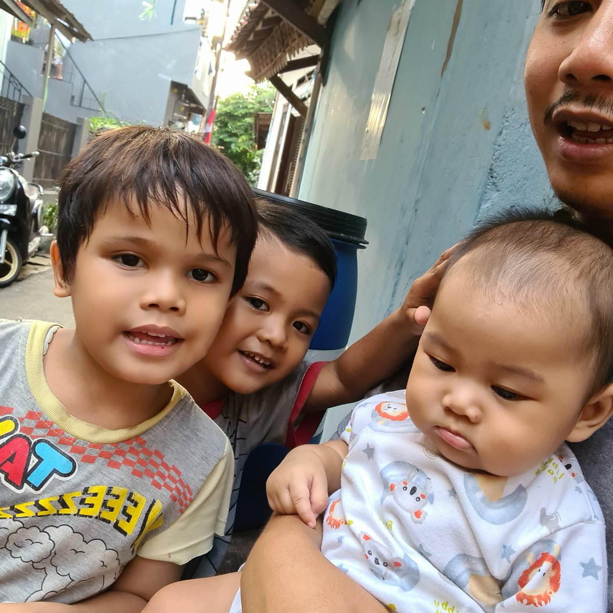tommyST_'s tweet photo. Cakadut, abang pais dan abang abiyu. https://t.co/JRd3FihASD