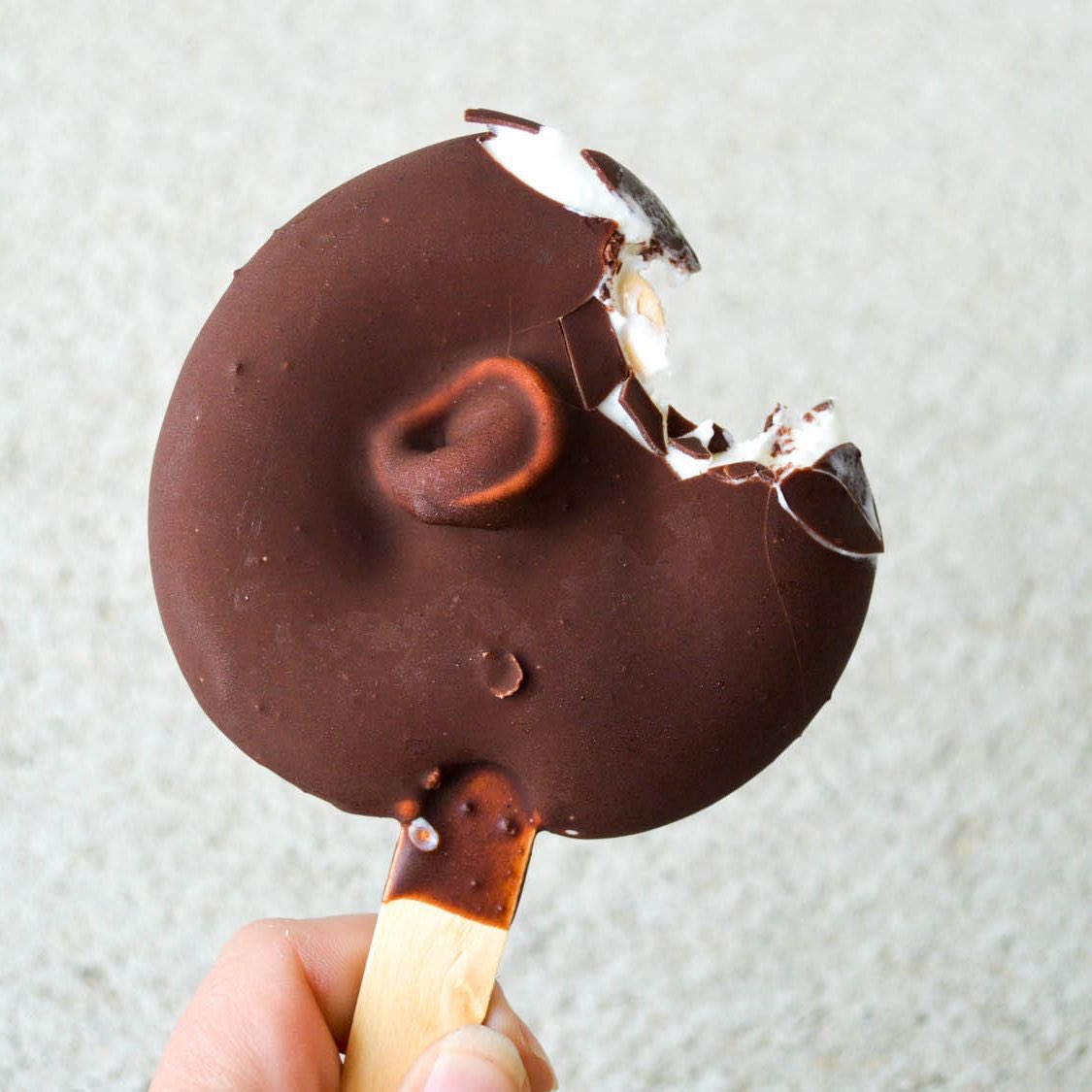 WyeDq's tweet photo. Take a bite out of a classic Dilly Bar.

Also available in Non Dairy/Gluten Friendly! https://t.co/qPuc5pKKVA