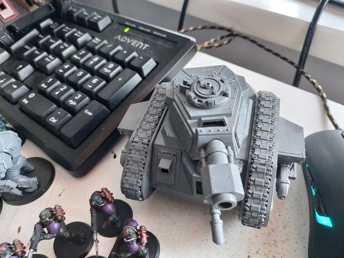 wolffekiller's tweet photo. Sentinal sith rocket pod, chainsaw and hunter speaker rocker, 1 lemon russ painted with meltas and battle cannon ( I think) and an unpainted lemon russ with plasma, las cannon and demolition cannon.#astramilitarum #WarhammerCommunity #armyforsale https://t.co/TXGCQWGgyV