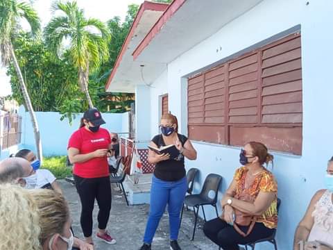 #Cuba #DMECienfuegos Los instructores de arte #BjmPresente regalando su arte en los centros de vacunación #Abdala.Salud,Cultura y Educación inmersos en la batalla por la vida.#PonleCorazon #CubaMined <a href="/PartidoPCC/">Partido Comunista de Cuba</a> <a href="/DiazCanelB/">Miguel Díaz-Canel Bermúdez</a> <a href="/MINSAD/">yasmin shee</a> <a href="/CubaMined/">MINED</a> <a href="/elsa_ena/">Ena Elsa Velázquez Cobiella</a> <a href="/dailiana_d/">Dailiana Delisle Bell</a>