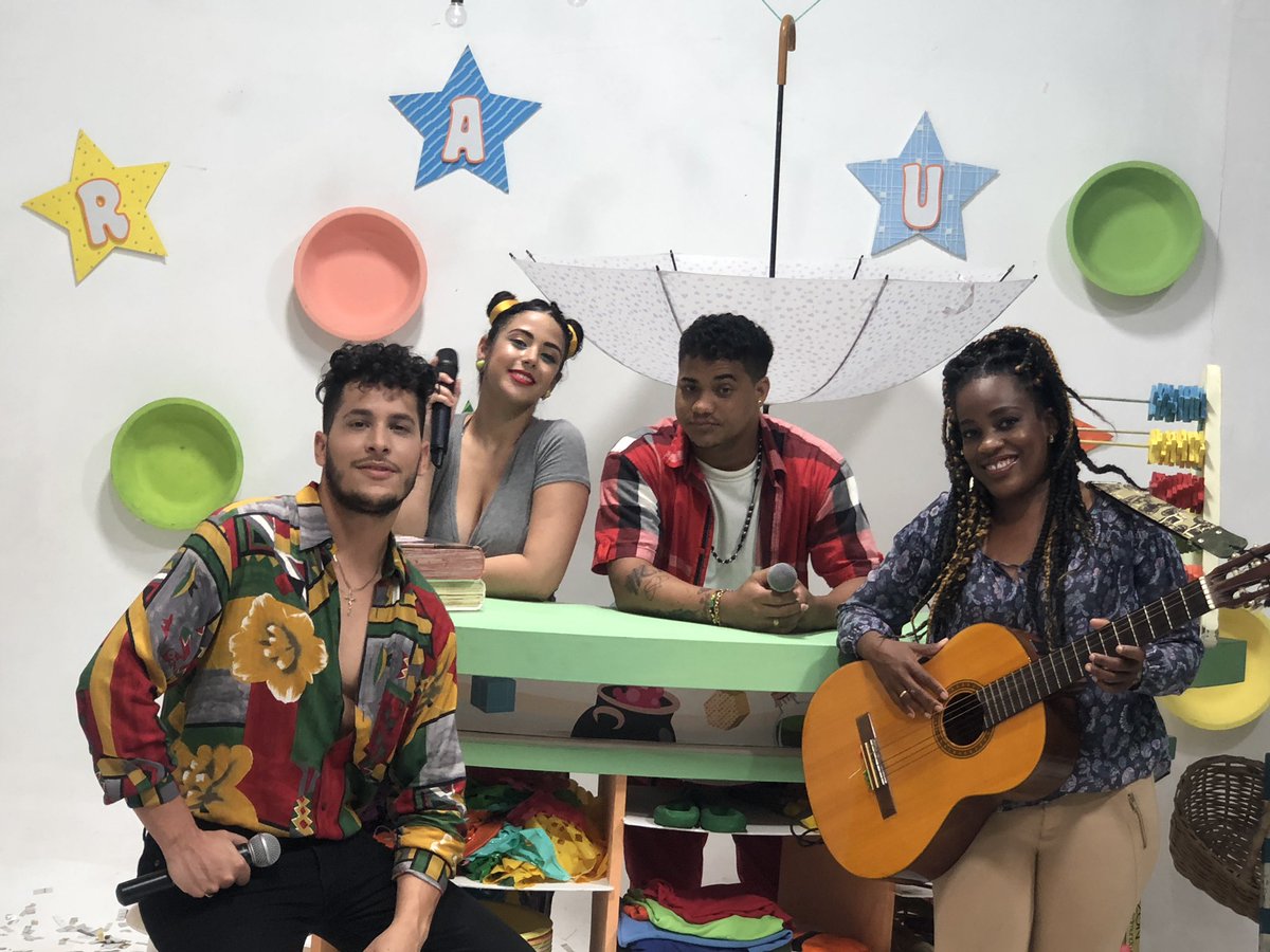 YULYYHAVANAC's tweet photo. Nuevamente estamos aca en la fiesta infantil 👶🏽‼️esperen nuestra versión de "LO FEO"-Teresita Fernández
.
.
.
.
.
#yulyhavanac #seguimosproduciendo #soyritmoymelodia #musicacubana #cubanmusic 🇨🇺 #poplatino🎙 #musicafusion #estamosactivos 🔥#homeestudio https://t.co/Vj7wRTZOgO