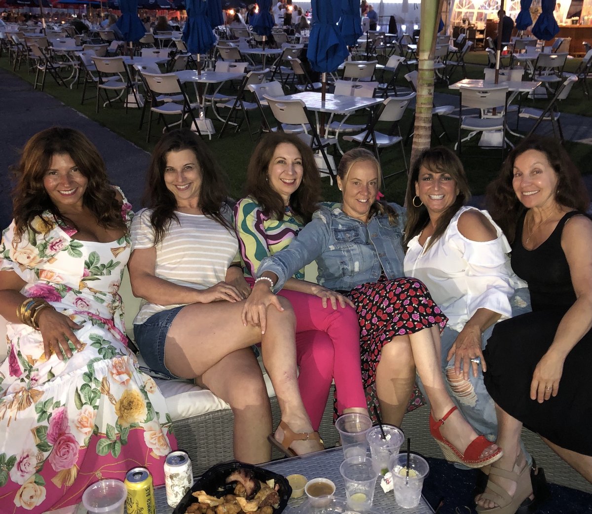 CookingItaly's tweet image. The "After Beach Party &amp;amp; Disco Dancing Night!!!" at the Kowloon Restaurant!!! What fun -Danced, laughed and had great food and drinks with the Boston Girls at the Kowloon Restaurant outdoor patio venue.
#KowloonRestaurant #KowloonCarHop #SaugusWings #Pupuplatters