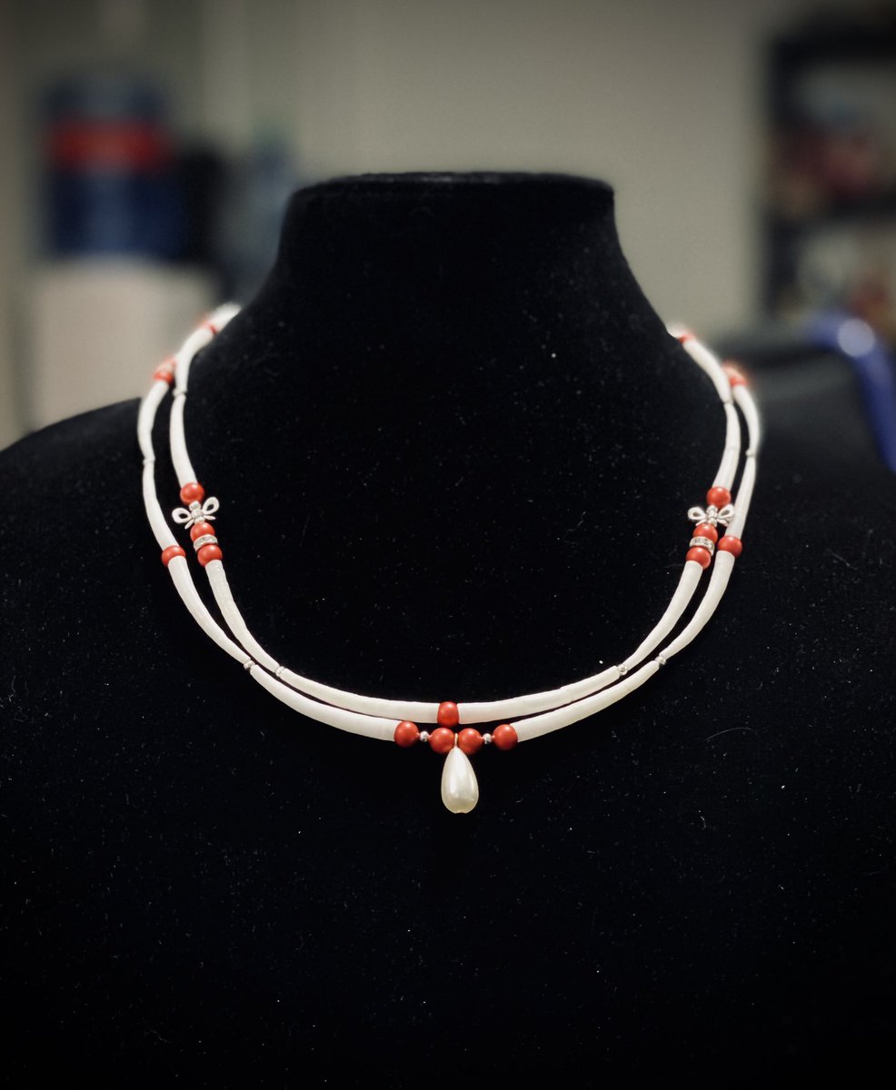 igmuthankastore's tweet photo. Red Swarovski pearls, dentalium and metal wing accents. Red is vibrant, yet has a touch of orange to it! Still a gorgeous red. $62 for set. About 20”. #BuyNative #NativeMade #LakotaMade https://t.co/WpbtoHbvbp