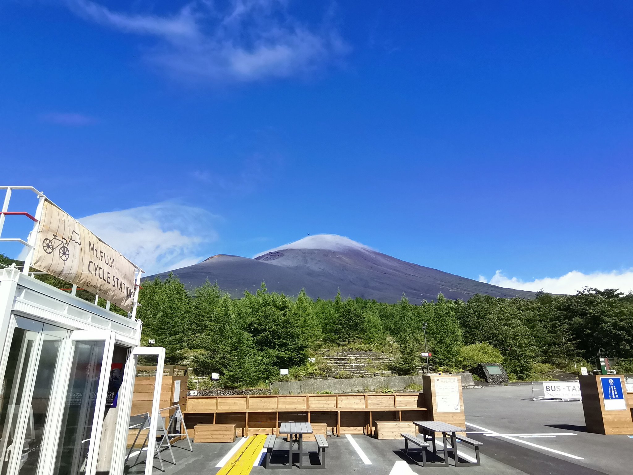 Mtfuji Trailstation おはようございます 8時24分現在の御殿場口新五合目は晴れ 富士山と青空を見ることができます 気温22 3度 湿度69 富士山 御殿場 御殿場口 トレステ 富士山の天気 Mtfuji Mtfujitrailstation Gotemba T Co