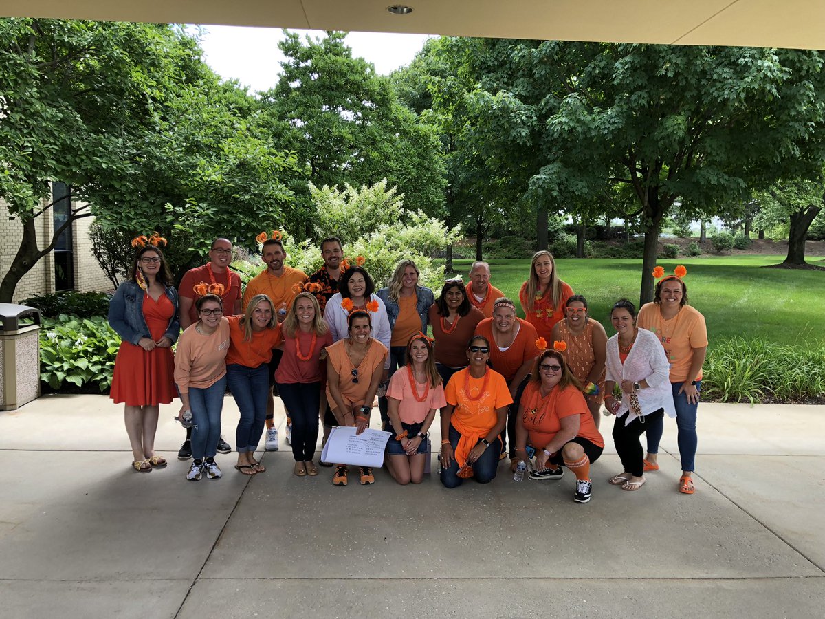 MrsFultonBA's tweet photo. I’m so thankful for the opportunity to learn about and focus on positive psychology and happiness in @DGDistrict58!  Looking forward to spreading more 🍊orange 🍊 this year and in the years to come!  #dg58pride #choosehappy #orangefrog #thehappinessadvantage https://t.co/feYuLkPDhr