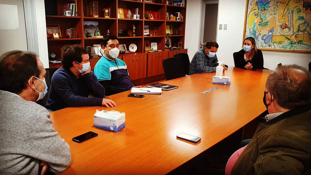 colinadeportes's tweet image. Está tarde se realizó una provechosa reunión entre la Asociación de Fútbol Chacabuco @municolina @imvalenzuela @Kaiser_80
Temas como los protocolos a ejecutar, seguridad sanitaria y la inminente integración del #FutbolFemenino a la liga local dominaron la pauta de la mesa.