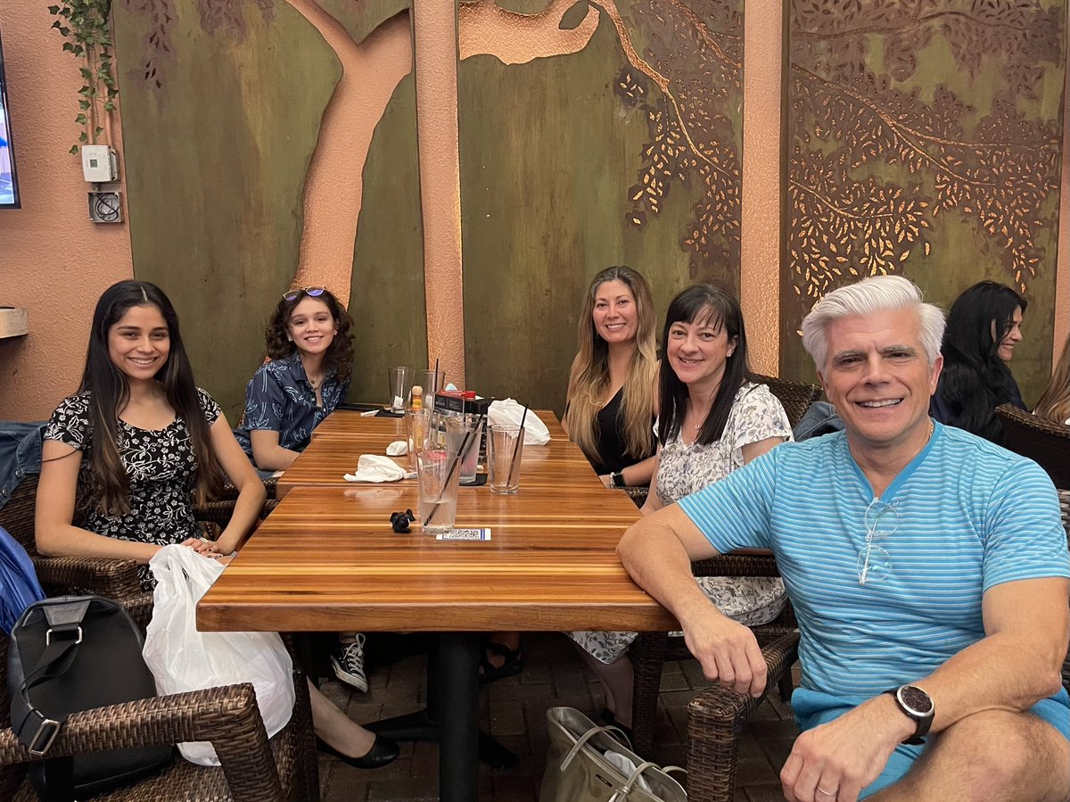 Peter Diaz (@peterfdiaz) on Twitter photo Marvelous Monday evening reminiscing with ED @ElisaDeSantis & OG <a href="/GonzalezOralia7/">Oralia Gonzalez</a> #vendormanagementdays Marvelous Monday evening reminiscing with ED @ElisaDeSantis & OG <a href="/GonzalezOralia7/">Oralia Gonzalez</a> #vendormanagementdays