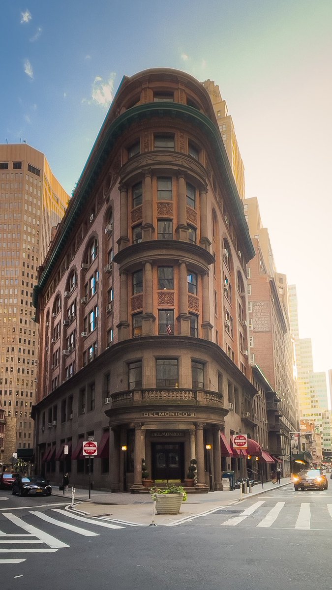 kristupha's tweet photo. When in #NewYork, you just gotta take a shot of the classics. Good night from #NYC! https://t.co/IM8THH9Rix