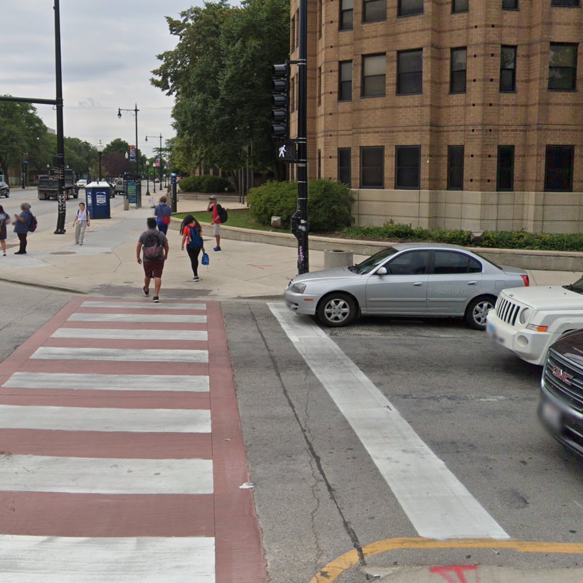 mtvilluh's tweet photo. PLEASE come to a full stop before turning on red
I almost got hit by a car (at this crosswalk in particular) by a big SUV barreling through the crosswalk on red. Was within arms length of being glocked by the mirror.
and no, I couldn’t see them coming because of the waiting cars https://t.co/vYKYiQEjiS