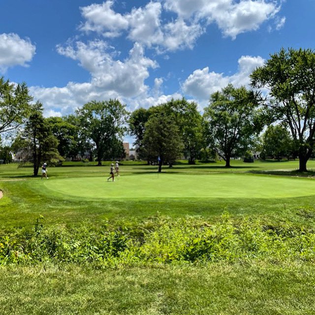 ☀️Beautiful day on the course today! ⛳️ CONGRATS 🤩 Brebeuf Girls Golf on placing 2nd 🥈 in the Irish Invite today and to Natalie Symmes, Viv King &amp; Ashley Boylen for placing in the top 5️⃣ !  @brebeufgirlsgolf <a href="/brebeufsports/">Brebeuf Athletics</a> #GoBraves