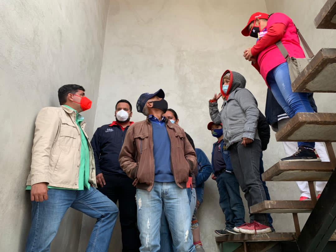 JEHYSONGUZMAN's tweet photo. Estoy seguro que generaremos las condiciones necesarias para que podamos dar respuesta a los planteamientos que nos realiza el pueblo, así como nos lo realizó el Urbanismo Virgen del Carmen del sector la Toma del municipio Rangel. https://t.co/wQzKTaWNng