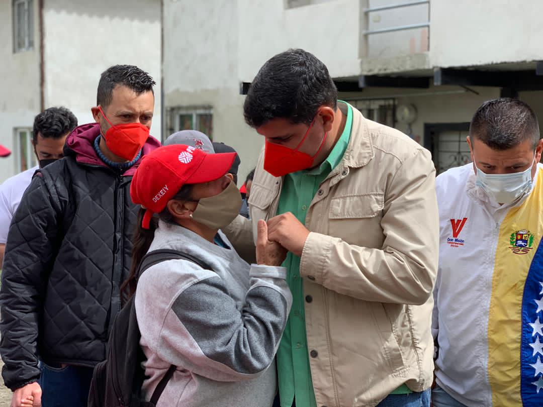 JEHYSONGUZMAN's tweet photo. Estoy seguro que generaremos las condiciones necesarias para que podamos dar respuesta a los planteamientos que nos realiza el pueblo, así como nos lo realizó el Urbanismo Virgen del Carmen del sector la Toma del municipio Rangel. https://t.co/wQzKTaWNng
