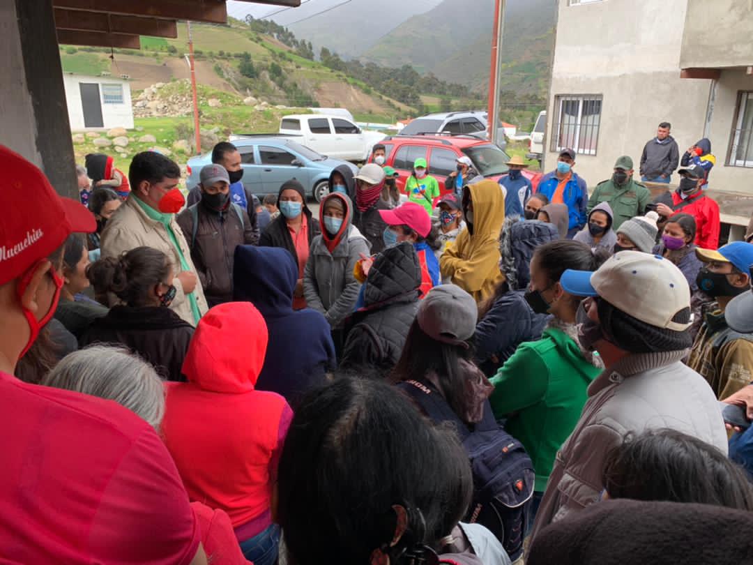 JEHYSONGUZMAN's tweet photo. Estoy seguro que generaremos las condiciones necesarias para que podamos dar respuesta a los planteamientos que nos realiza el pueblo, así como nos lo realizó el Urbanismo Virgen del Carmen del sector la Toma del municipio Rangel. https://t.co/wQzKTaWNng