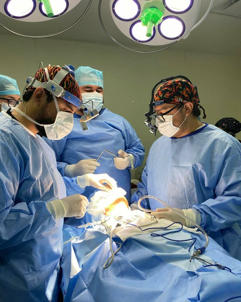 Siempre es emocionante venir a una #cirugíaortognática con mis buenos amigos <a href="/dr/">Dan Rowden</a>.abdias.espinoza <a href="/dr/">Dan Rowden</a>cervantesmaxilofacial @dr.davilamaxilomty 😆