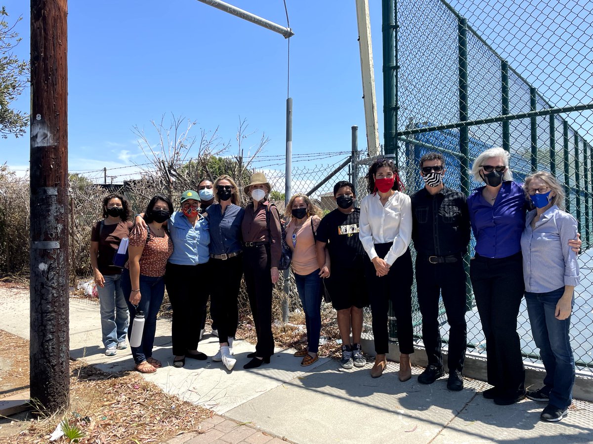 CBECal's tweet photo. @Janefonda @JenSiebelNewsom @Janefonda & @JenSiebelNewsom visited neighborhood oil drilling sites and listened as frontline community members shared impacts to their health and their quality of life. It’s time to right this wrong and end neighborhood oil drilling in #California.
#Wilmington #AllenCo https://t.co/15Djex0MWE