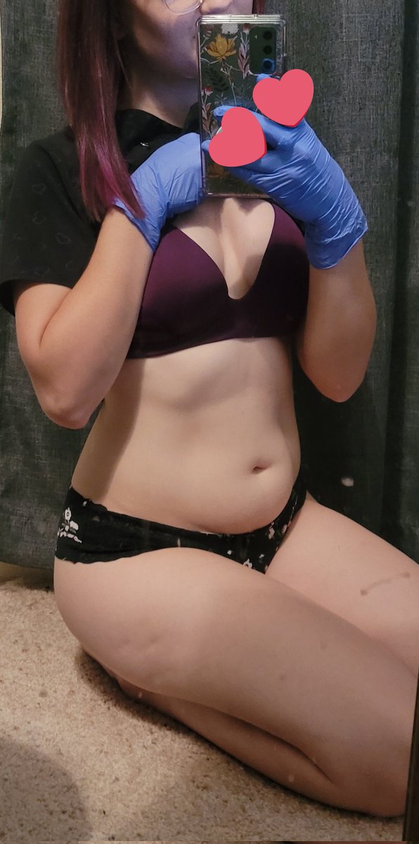 Allywhoresaurus's tweet photo. I need to clean off my mirror but oh well, that's not the focus here π€·ββοΈ
Just a picture after a long day of work #spicynurse #gloves #scrubs #onlyfans https://t.co/QsJm2bCZol