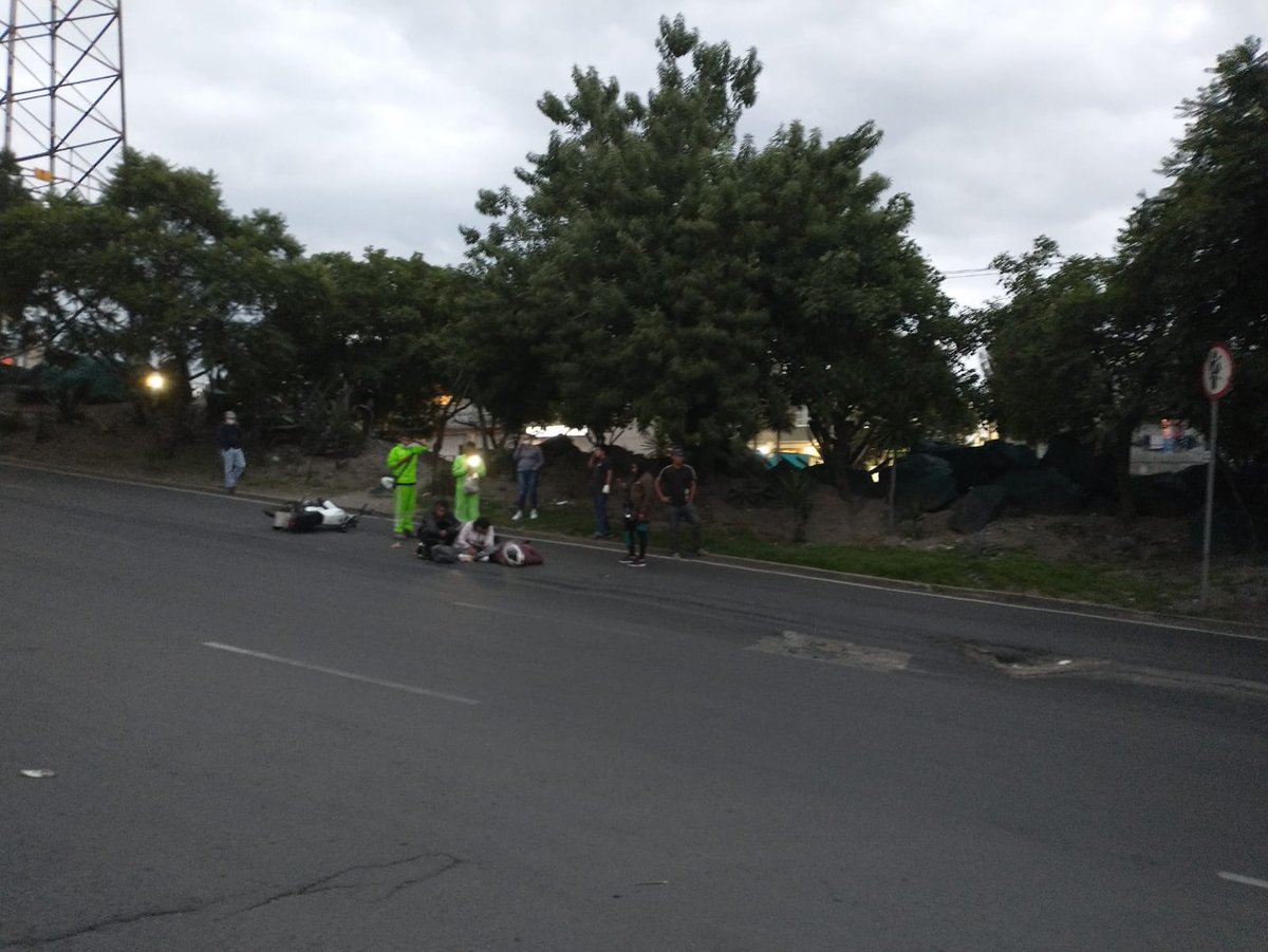 sabinacortes's tweet photo. Cuántos accidentes más para que se tome acción acerca de la falla geológica que existe en eje 5 Sur a la Altura de Paraje Zacatepec, hay un promedio de 5 accidentes semanales @CNPC_MX @Alc_Iztapalapa  @SGIRPC_CDMX @PZacatepec https://t.co/k8gjA8a7PI