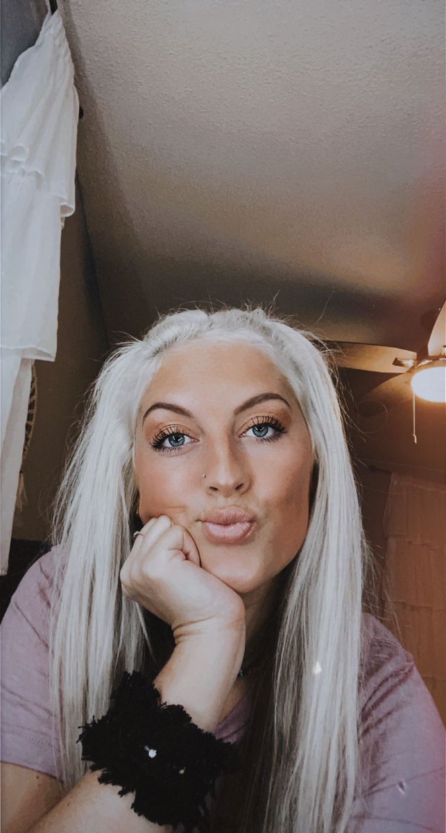 emmma_grace's tweet photo. Hey whores https://t.co/kCg9iNzMSl