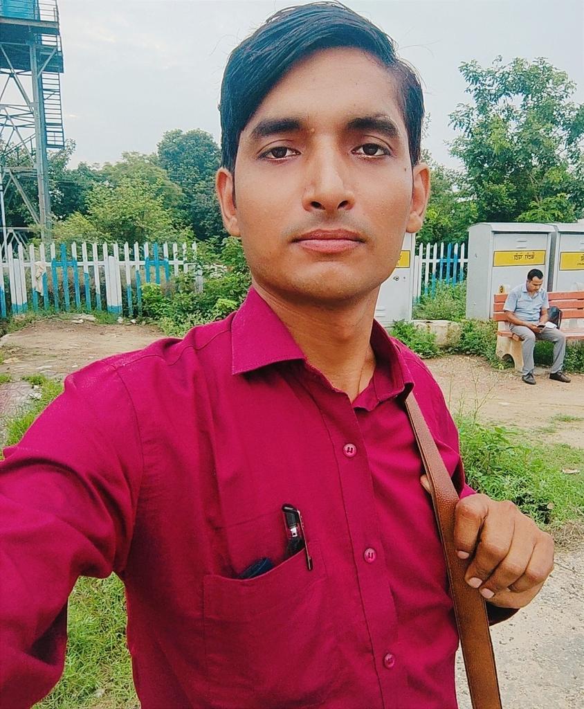 pkashyapupli's tweet photo. जमीन पर बैठकर क्यूं #आसमान देखता है।
उठ #दौड़ पंखों को खोल जमाना सिर्फ #उड़ान देखता है।।#motivation #FutureChallenge https://t.co/2XUciPyRAH