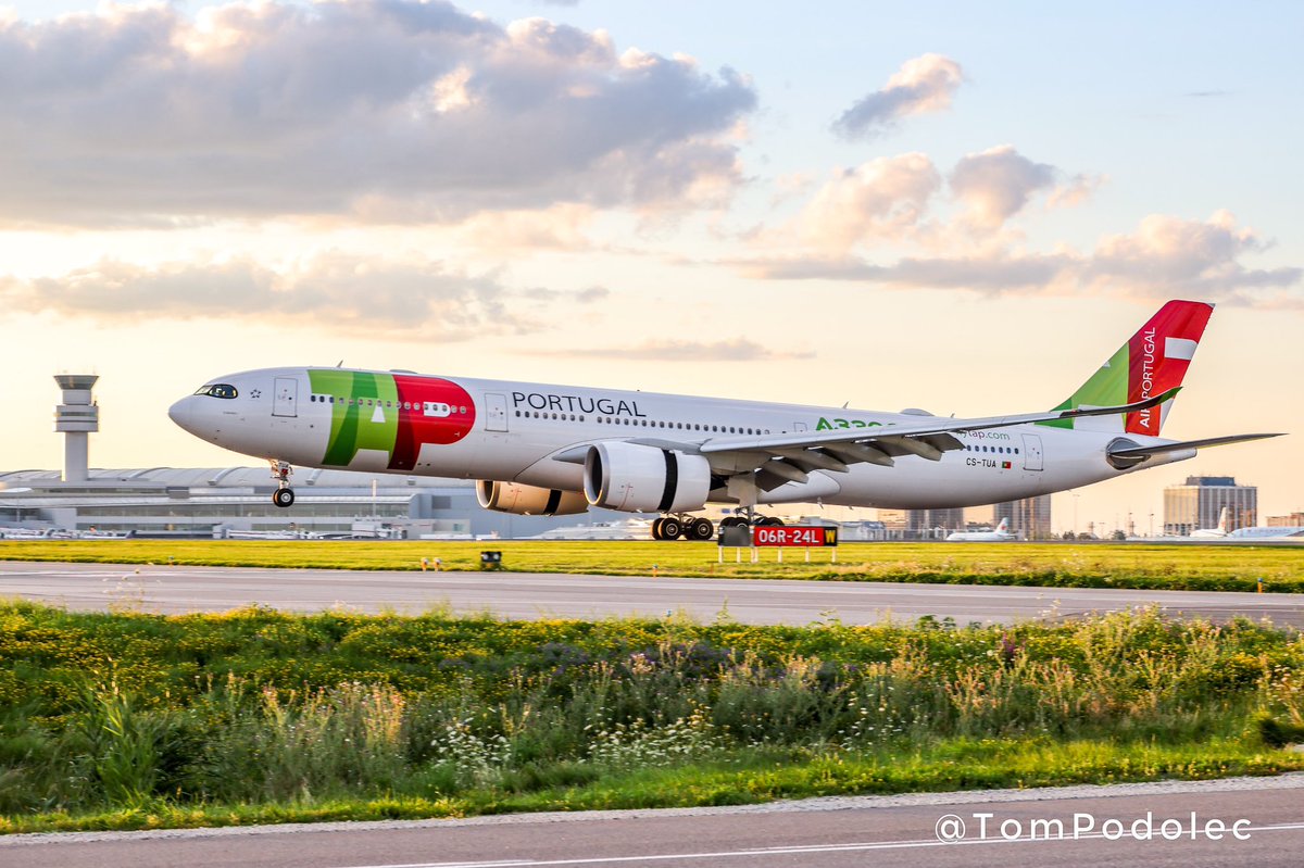 TomPodolec's tweet photo. PHOTO • FIRST TO FLY
TAP Air Portugal #TP259 from Lisbon arriving  in Toronto early tonight. 
CS-TUA Airbus A330-900Neo
More pics… https://t.co/wZQ2nVOhH4 https://t.co/CaAN5TcWVv