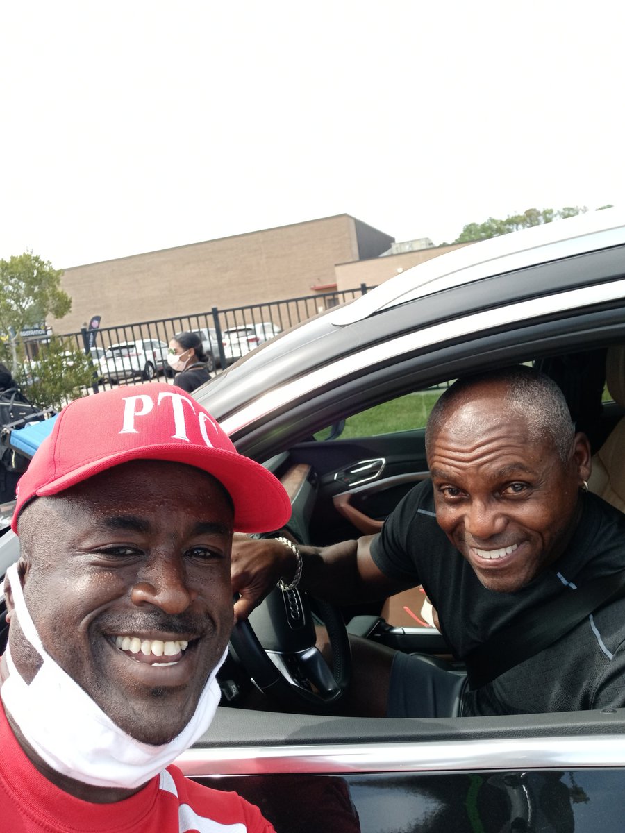 My favorite 100m, 200m and Long Jumper CARL LEWIS.
OLYMPIC CHAMPION!