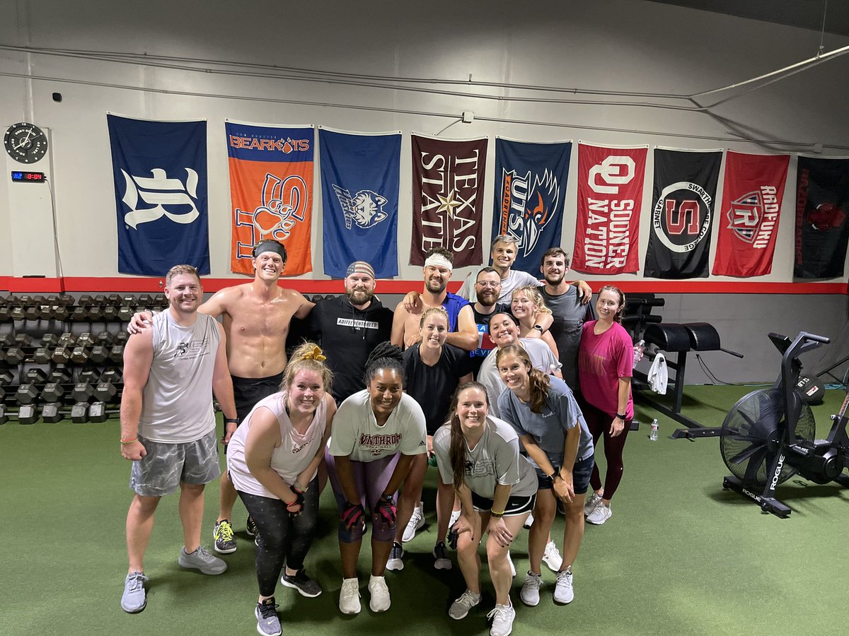 connorteykl's tweet photo. Fun group tonight at @osptraining!! #ospstrong https://t.co/4YsbzZhnuy