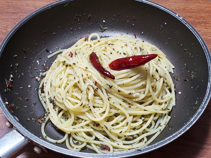 というわけでちょっとジェノバっぽいパスタいただきます。 