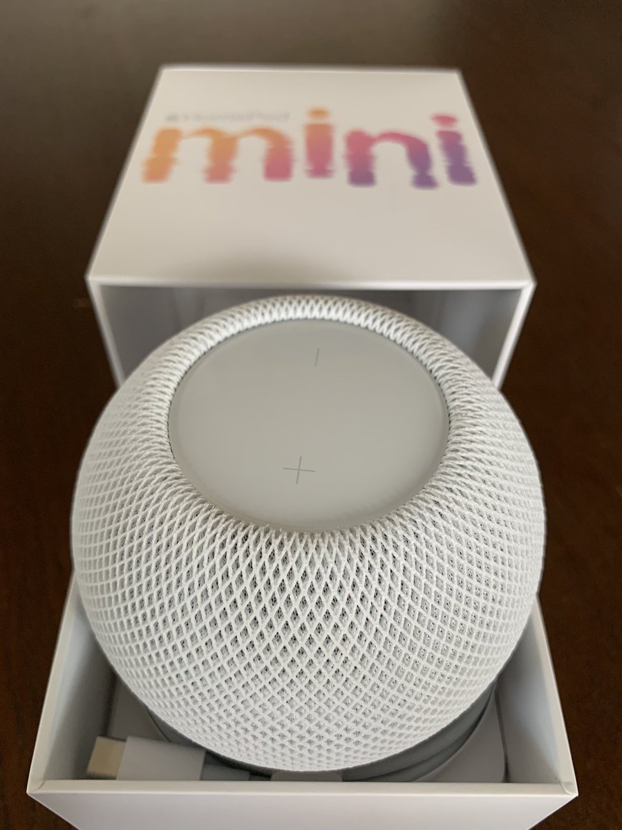 kellykailua's tweet photo. お中元のメロンに見えなくも無い?
looks like a gift-wrapped melon isn’t it?
#Applehomepodmini
Siriが来たからケンカしないようにアレクサには休んでてもらいますか… https://t.co/ykJD2uSI2p