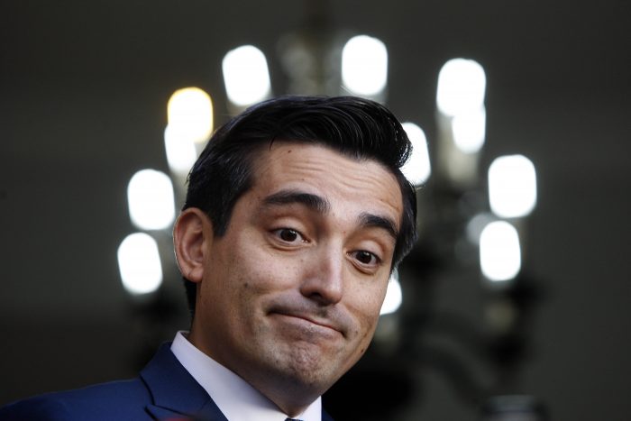 elmostrador's tweet photo. Caso SQM: Fiscalía decide no perseverar en investigación por platas políticas contra Peñailillo, hijos del senador Pizarro y otros 32 acusados porque no hubo querella del SII https://t.co/e4iqqHACEH https://t.co/gmW2tJmac7