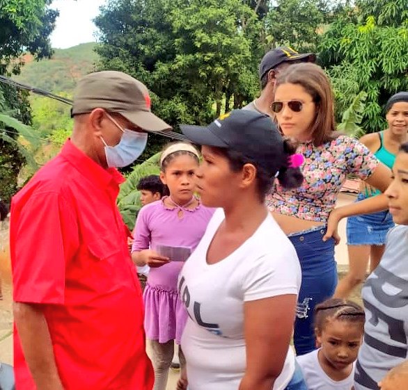 En este recorrido por la Parroquia Catia La Mar, los vecinos junto a los precandidatos hicimos un encuentro para hablar de los logros comunitarios y de fortalecer el Poder Popular, a través de la participación en las #EpaPSUV2021 el 8 de agosto. 💪🇻🇪🗣

#CuidemonosDelCovid19